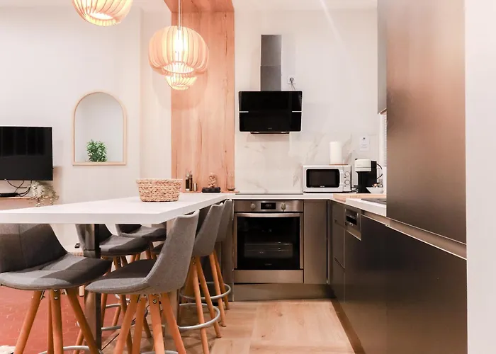 Suite Nomade - Vieux Nice - 2 Chambres - Wifi - Ac - 5 Min Des Plages - 30 Min De Cannes Et Monaco