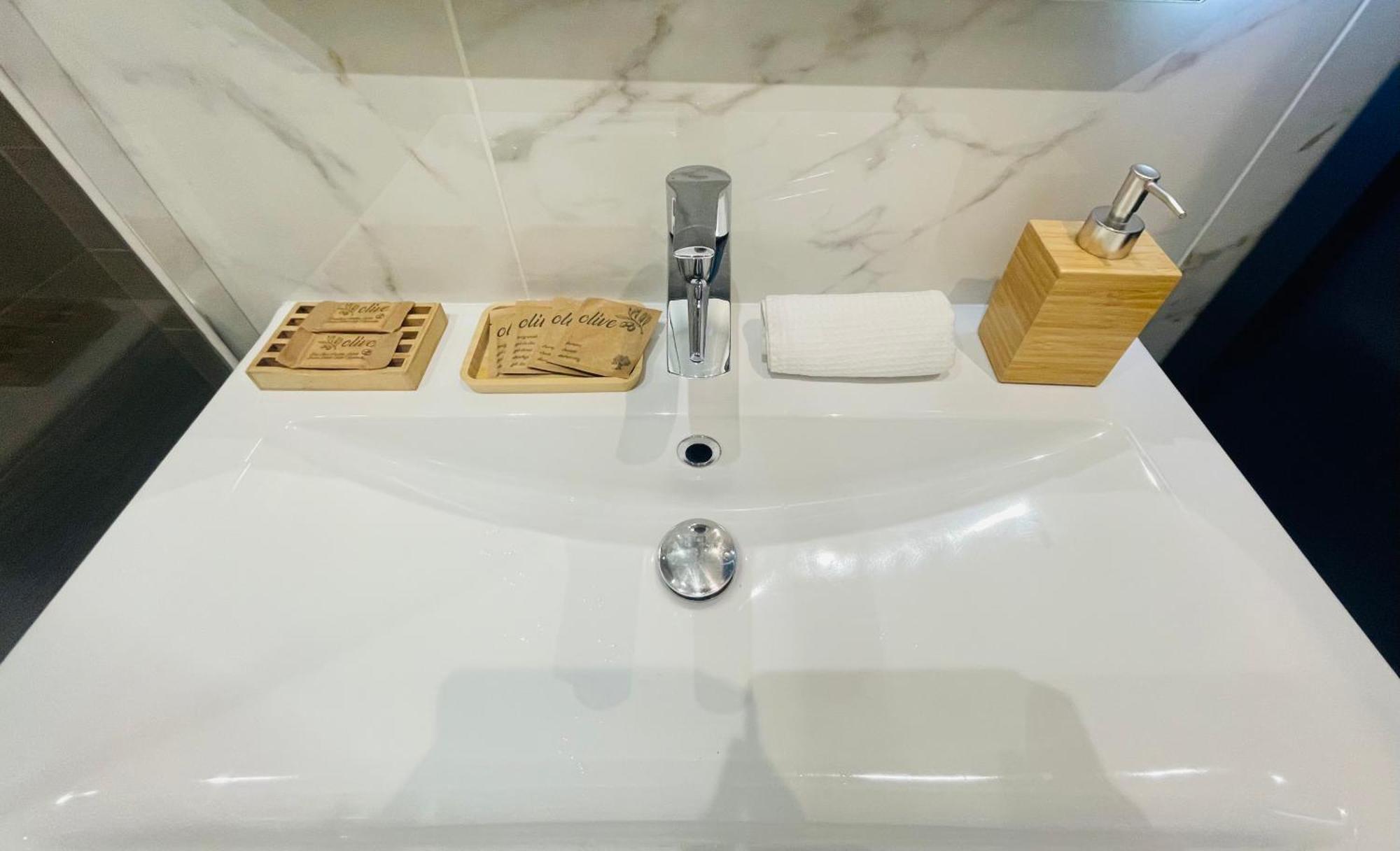 Nomade - Vieux - 2 - Wifi - Ac - 5 Min Des Plages - 30 Min De Cannes Et Monaco Appartement